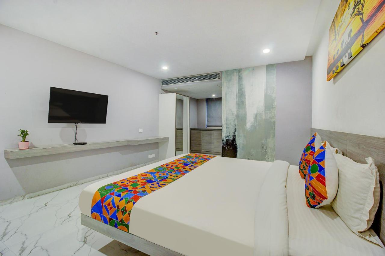Fabhotel Ssr Fern Suites - 100M From Gsm Mall Madeenaguda Lingampalli ภายนอก รูปภาพ