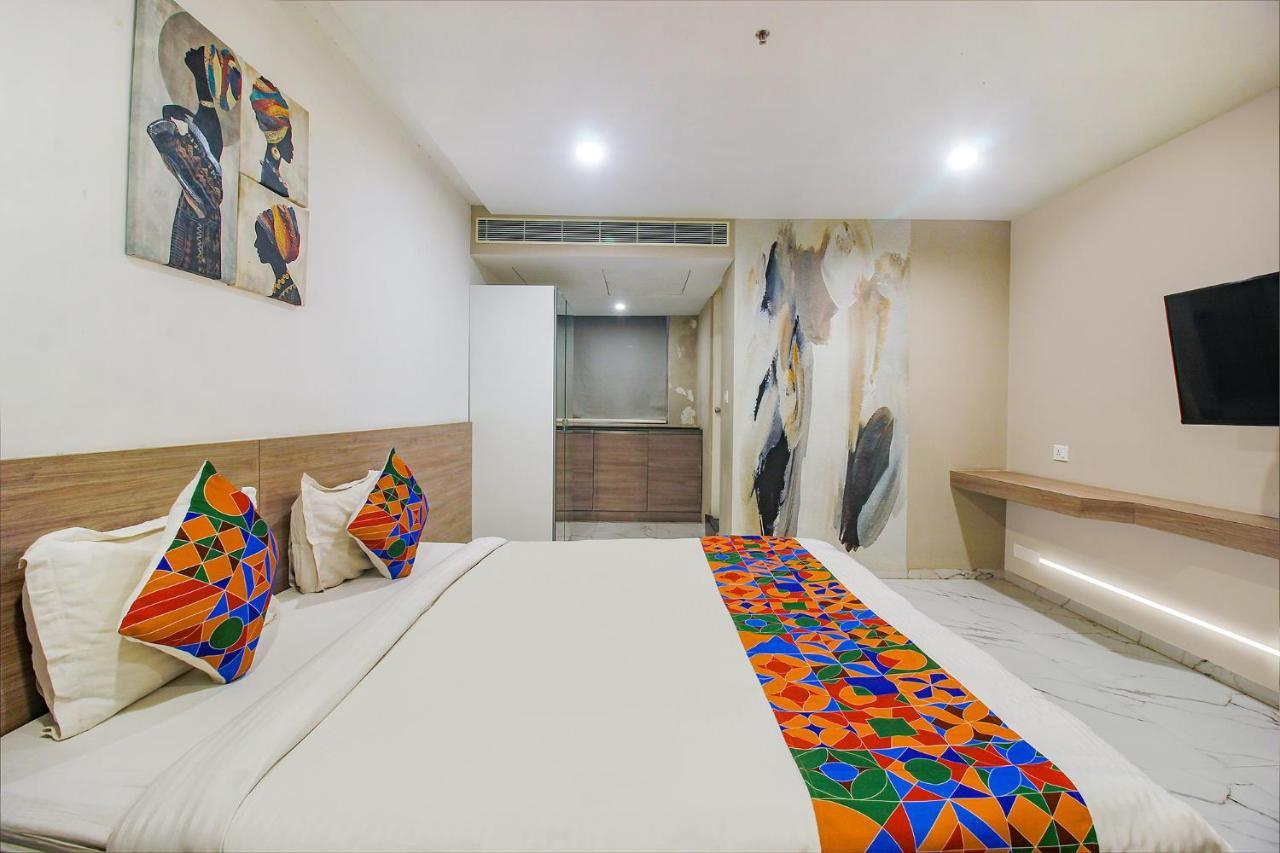 Fabhotel Ssr Fern Suites - 100M From Gsm Mall Madeenaguda Lingampalli ภายนอก รูปภาพ
