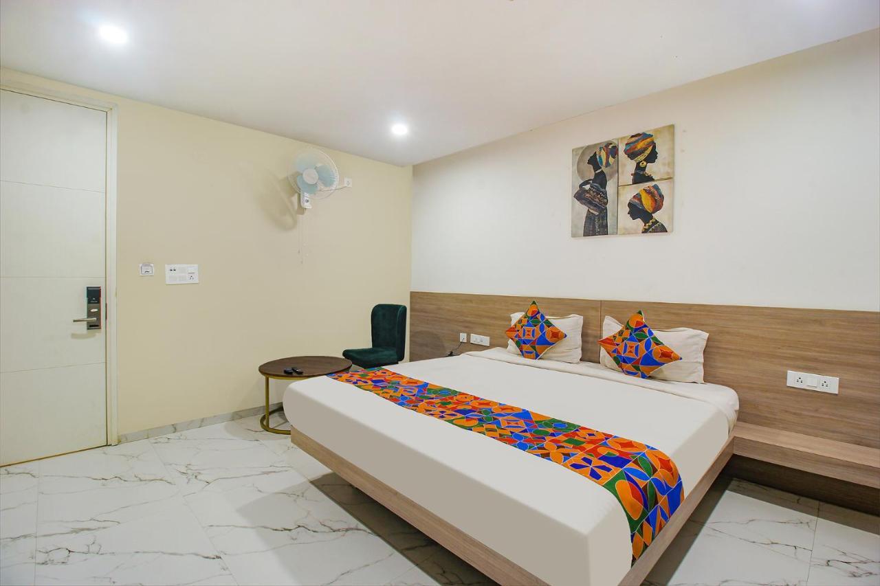 Fabhotel Ssr Fern Suites - 100M From Gsm Mall Madeenaguda Lingampalli ภายนอก รูปภาพ
