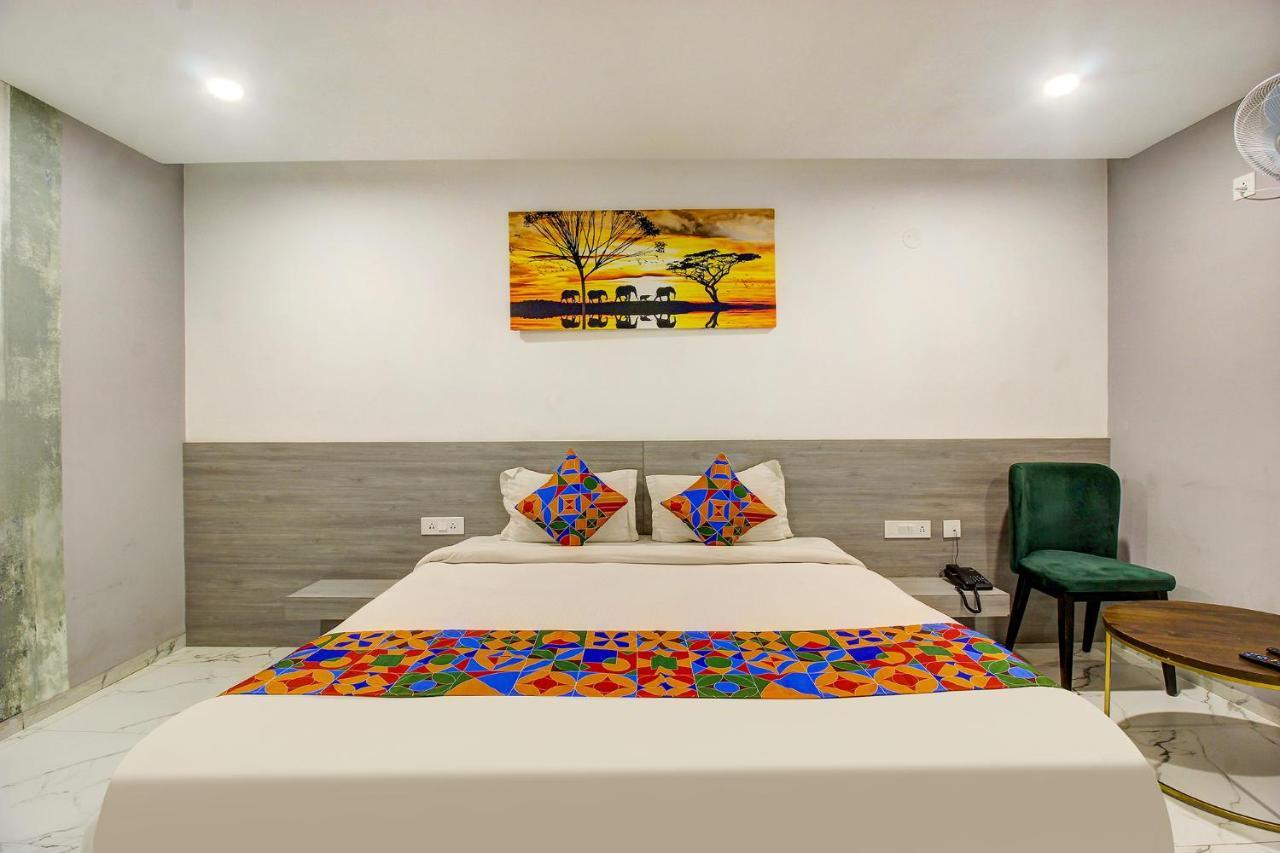 Fabhotel Ssr Fern Suites - 100M From Gsm Mall Madeenaguda Lingampalli ภายนอก รูปภาพ