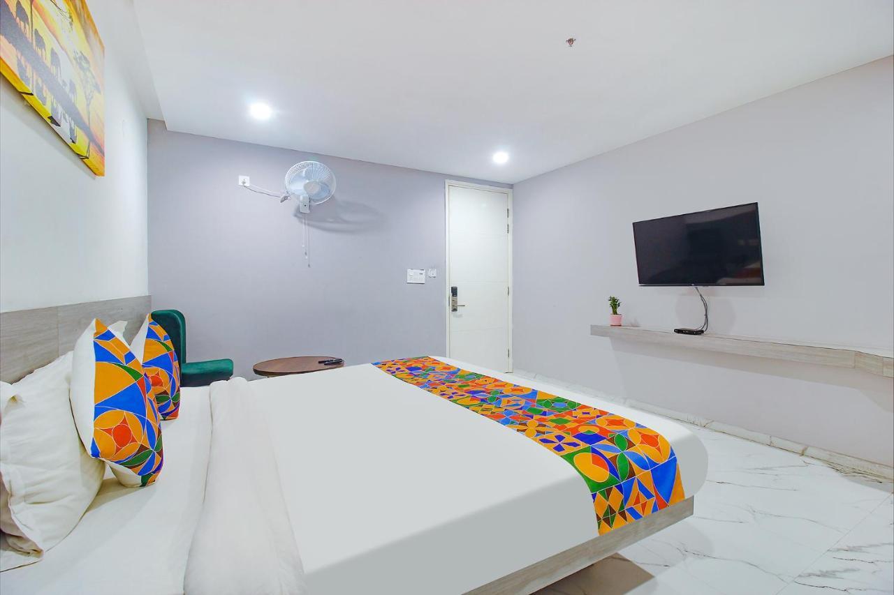 Fabhotel Ssr Fern Suites - 100M From Gsm Mall Madeenaguda Lingampalli ภายนอก รูปภาพ
